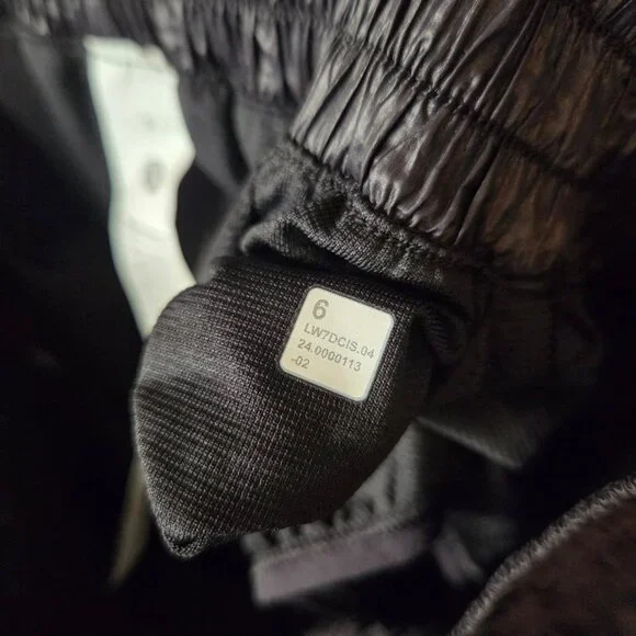 New Rare LULULEMON Hotty Hot High Rise Shorts 4" Black Matte Sheen Lined 6 - Picture 12 of 12